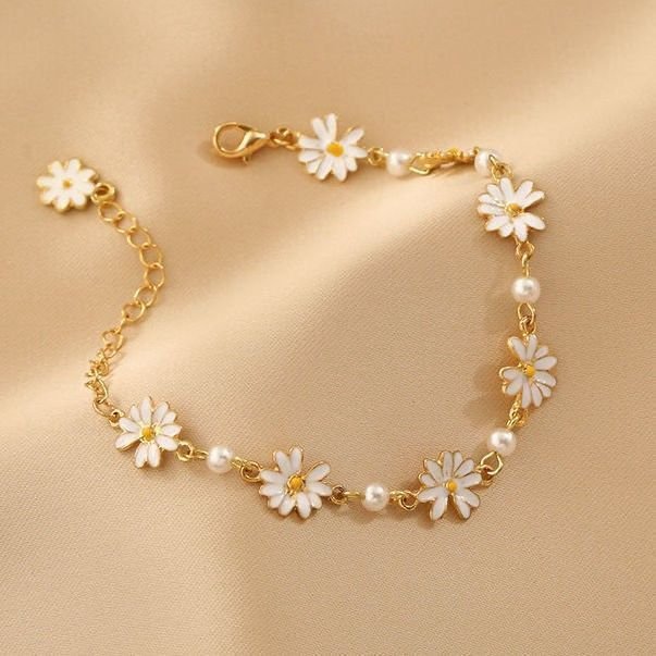 ireneluvi's tweet photo. Nemuu gelang titanium motiv bunga" lucu bangett deh 😭😭 jadii berbunga" banget kalo make cakep + kece 😻💗 https://t.co/YhUjToX3MV