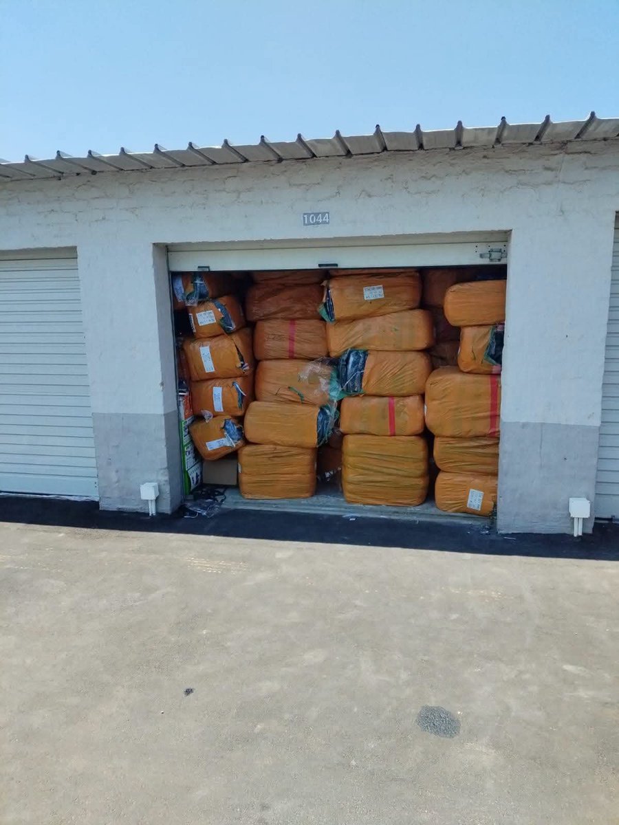 ZANewsFlash's tweet photo. NEWS: A Malawian national has been arrested after he was found with bales of jeans worth R8 million which he allegedly stole from the Johannesburg CBD and hid them in a storage facility in Kensington - KZN Tonight Podcast 

📸 SAPS GP https://t.co/ES7Ly0mFLU