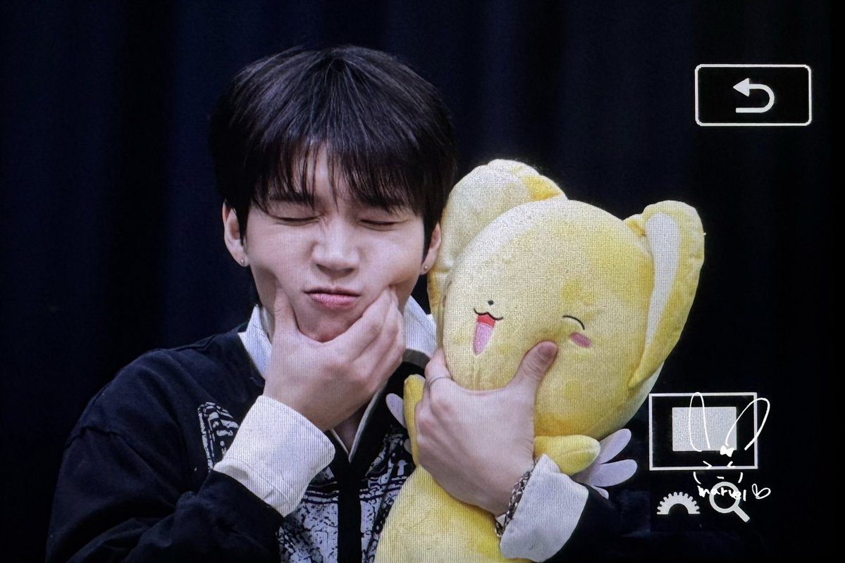 wh_marvel's tweet photo. 261018 케타포 팬싸

#우현 #남우현 #2X8
#WOOHYUN #NAMWOOHYUN https://t.co/fyQBt1LBoc