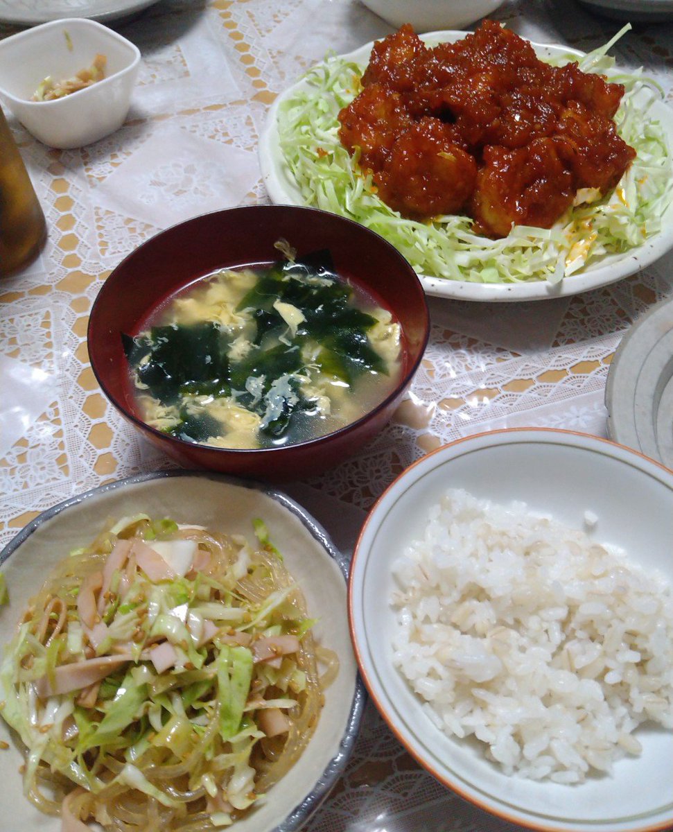 hauntedxmansion's tweet photo. 今日のごはん🍚
エビチリ🍤(初めて作った！)
春雨サラダ🥬
わかめスープ🥣
エビチリ、YouTubeにあったレシピで作ったけど、辛さ苦手な私でも食べられるおいしさだった✨ https://t.co/zfRQnooFLg