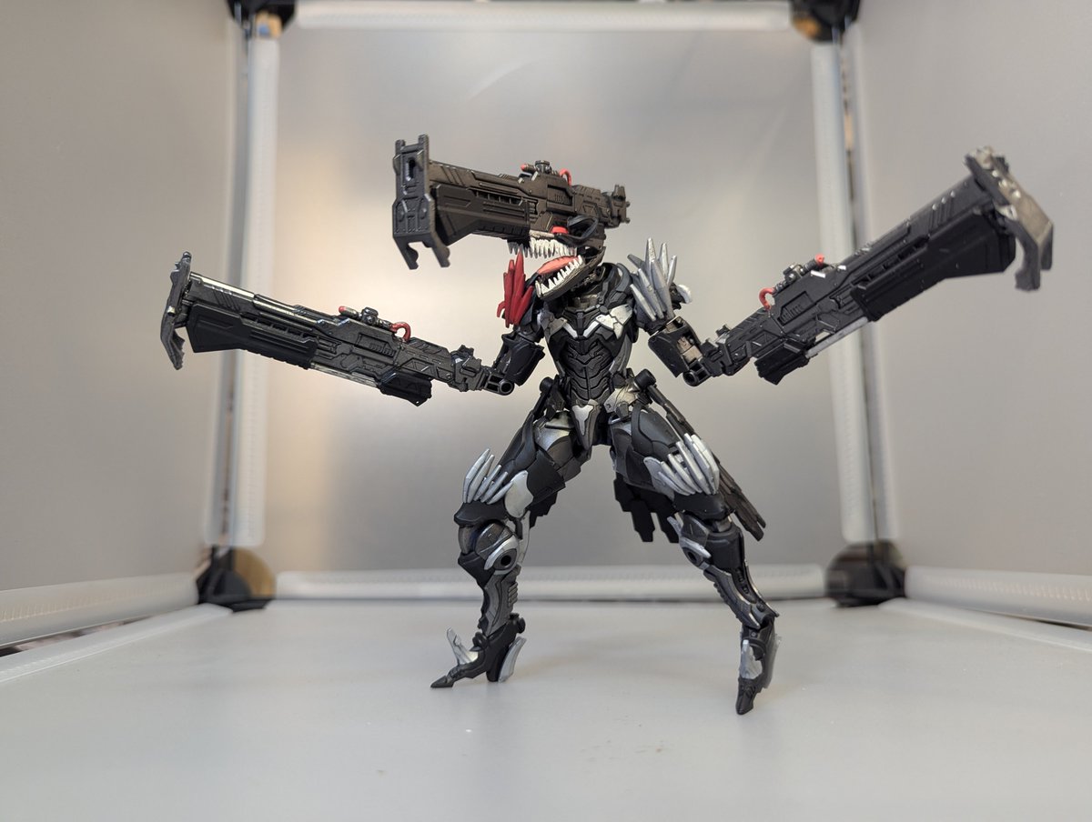 ArchitectLove55's tweet photo. 30MMの名状しがたきものを改造して重ショの悪魔を作ってみました。
悪魔は恐怖されている度合いによって強さが変わるそうなので、ルビコンではかなり強力な悪魔になりそう。
既視感あると思ったら遊戯王のリボルバードラゴンだなこれ。

#プラモデルライフ https://t.co/SLQlYfruzG