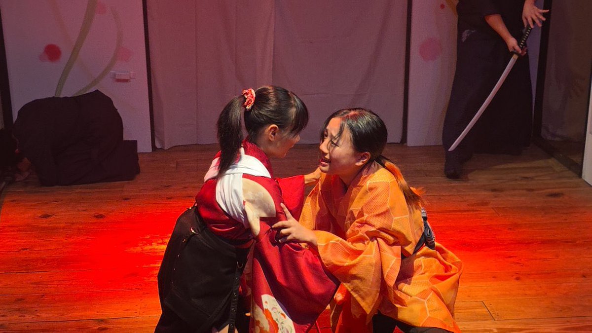 ria_fjm's tweet photo. #鳥籠の城2026 
無事、千穐楽を終えました。

この作品で学んだことをこれからのお芝居で返していけますように。

ご来場くださった皆様、この作品、共に物語を生きた座組の皆様。
あえて最後は一言だけ、

愛しています！🕊️

これからも藤本凜娃は精進してまいります。
誠にありがとうございました。 https://t.co/VpUuW54yO4