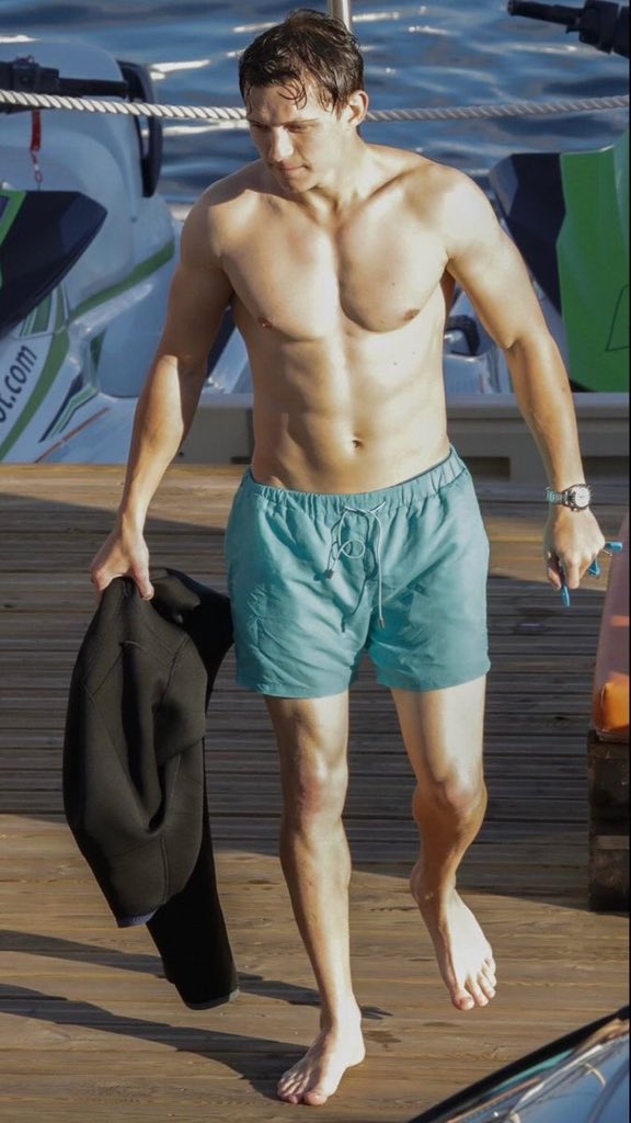 Laviniao4's tweet photo. This is the side of tom holland they don’t show in the trailers💪🥺 https://t.co/qZGaSs4QGF
