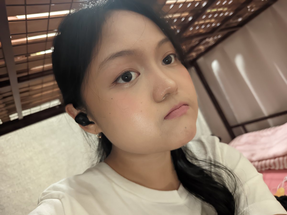 sitiropeeaah's tweet photo. me ap aku udah 8 jam lebih tp masih cakep.. gamau hapus plisss bisa disimpen draf ga sih😭😭😭 https://t.co/szDLh2ehlw