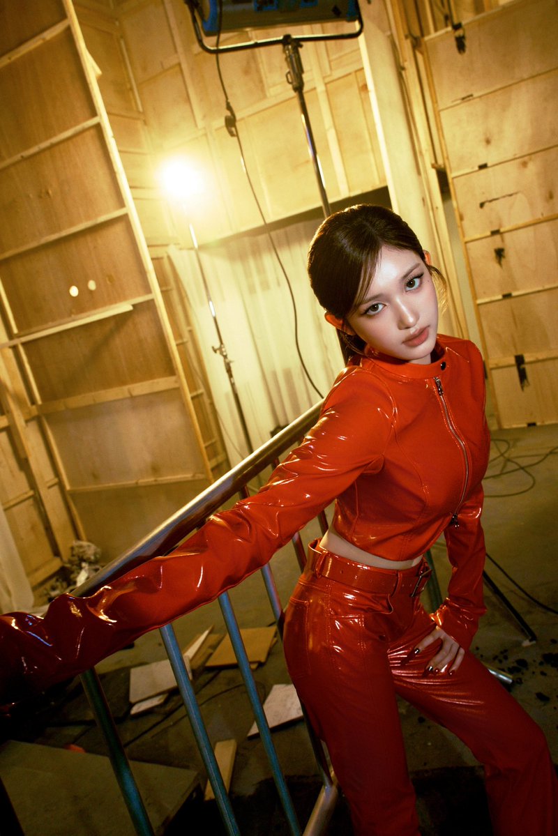 IVEstarship's tweet photo. IVE EP
<Looks Can Kill>

'HERO ON SET' Concept Photo - LEESEO

PRE-RELEASE
2026.10.19 MON 6PM (KST)

ALBUM RELEASE
2026.10.26 MON 6PM (KST)

#IVE #아이브
#LooksCanKill #룩스캔킬 https://t.co/QnoVzzaMr8