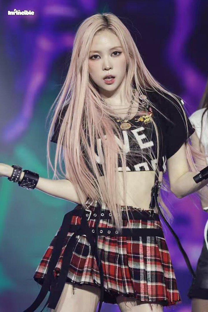 Inrincible's tweet photo. 261018 NOL FESTIVAL

#NARIN #나린
#MEOVV #미야오 https://t.co/1zHFjYJ9e1