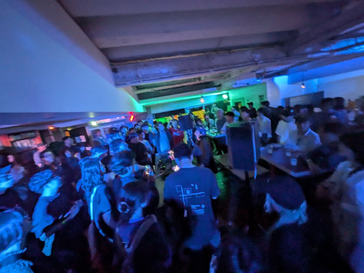 alifrom80kidz's tweet photo. thanks all .. 10.17 loon ep release party https://t.co/ohyeSaq2HW