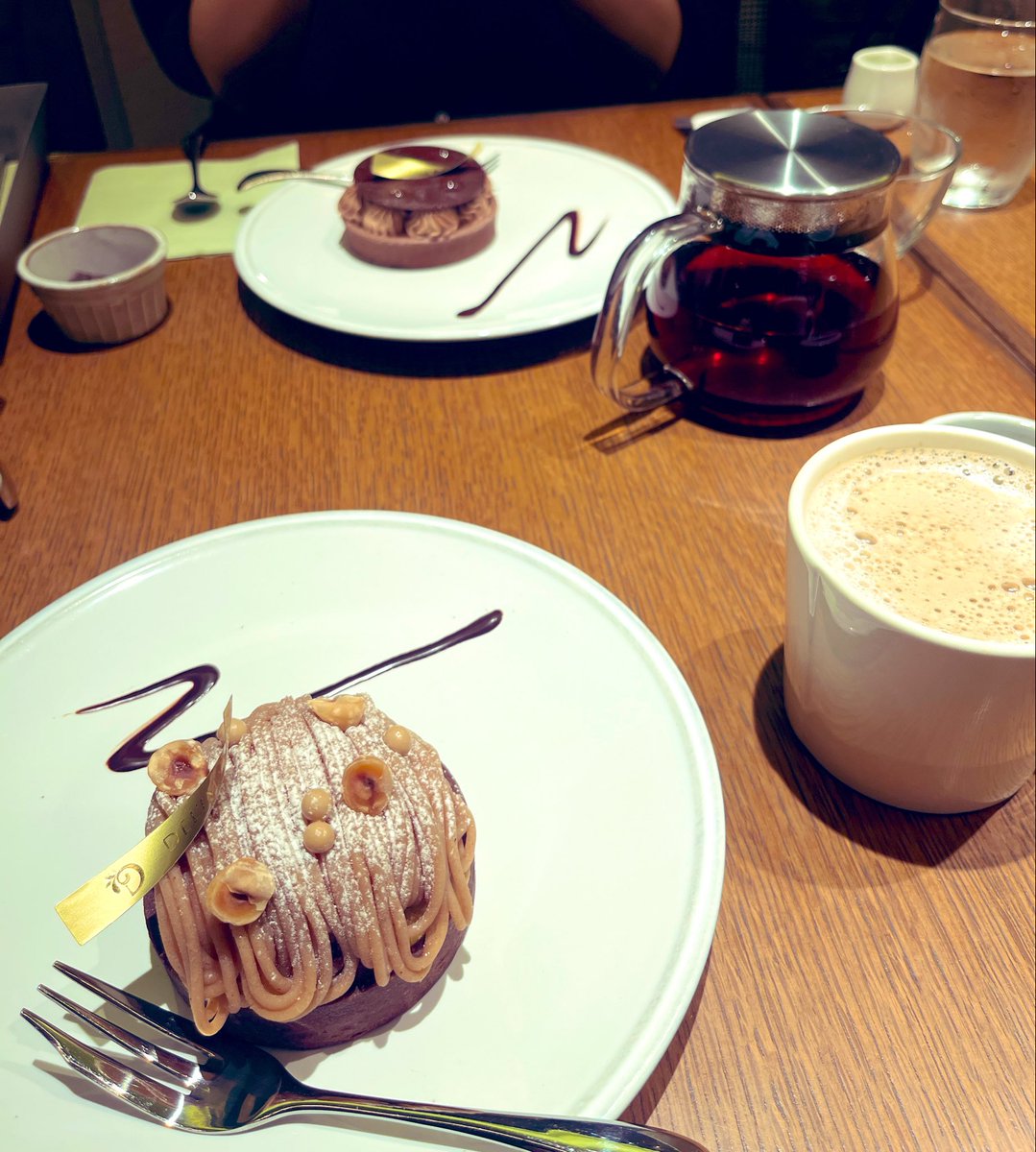 keiii_co's tweet photo. りんこと観劇後のトーク☕️
汐留のプロントとか横浜の地下街のカフェとか、あの頃と何も変わってないんだ我々は、まだ語れますよろしくお願いしますやらせてください新庄くんだけでもあと1時間は話せます。 https://t.co/HxGfzvxirY