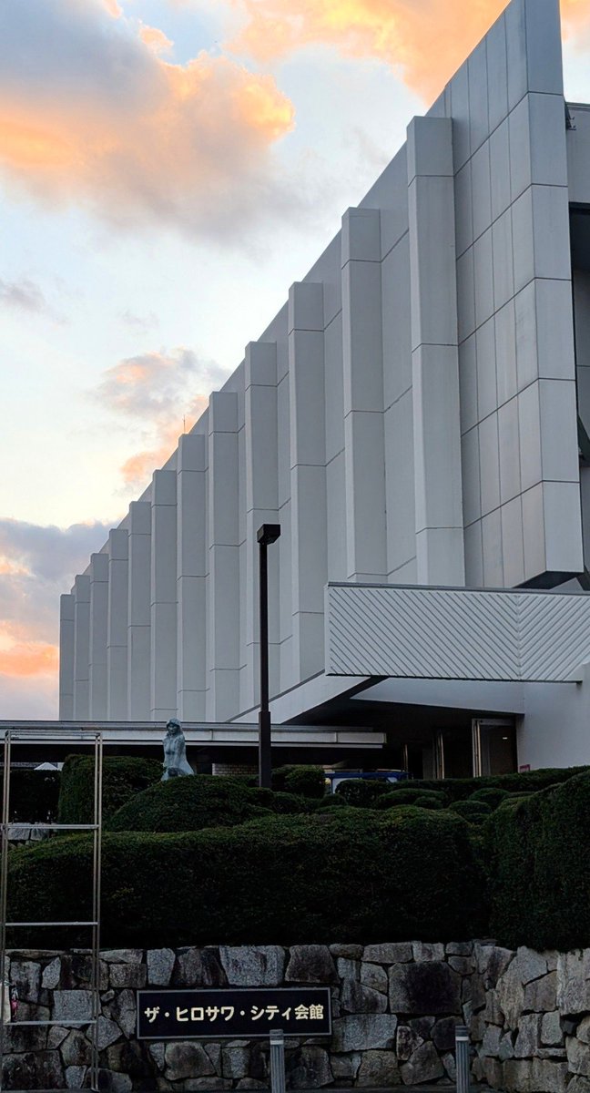 abgms_ukp10's tweet photo. 何度LIVEに行っても「稲葉さんだ...本当に存在してる」って感想から始まる。そんな存在。
ギターかき鳴らす稲葉さん大好き人間なのでたまらんLIVEでした。何でこの人はこんなにもかっこいいんだろうか。尊い。 https://t.co/g0K2uWwJk8