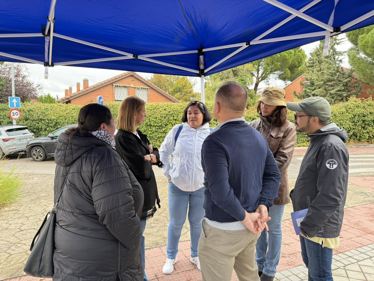 PPopular_Rivas's tweet photo. 🔵Un día más hemos salido a la calle a explicar a nuestros vecinos el proyecto de @NunezFeijoo para España.

🗳️Por fin los españoles podrán hablar y nosotros reconstruiremos todo lo que han derribado.

🇪🇸Quedan 42 días. El cambio está más cerca. https://t.co/vv3j1uYvJz