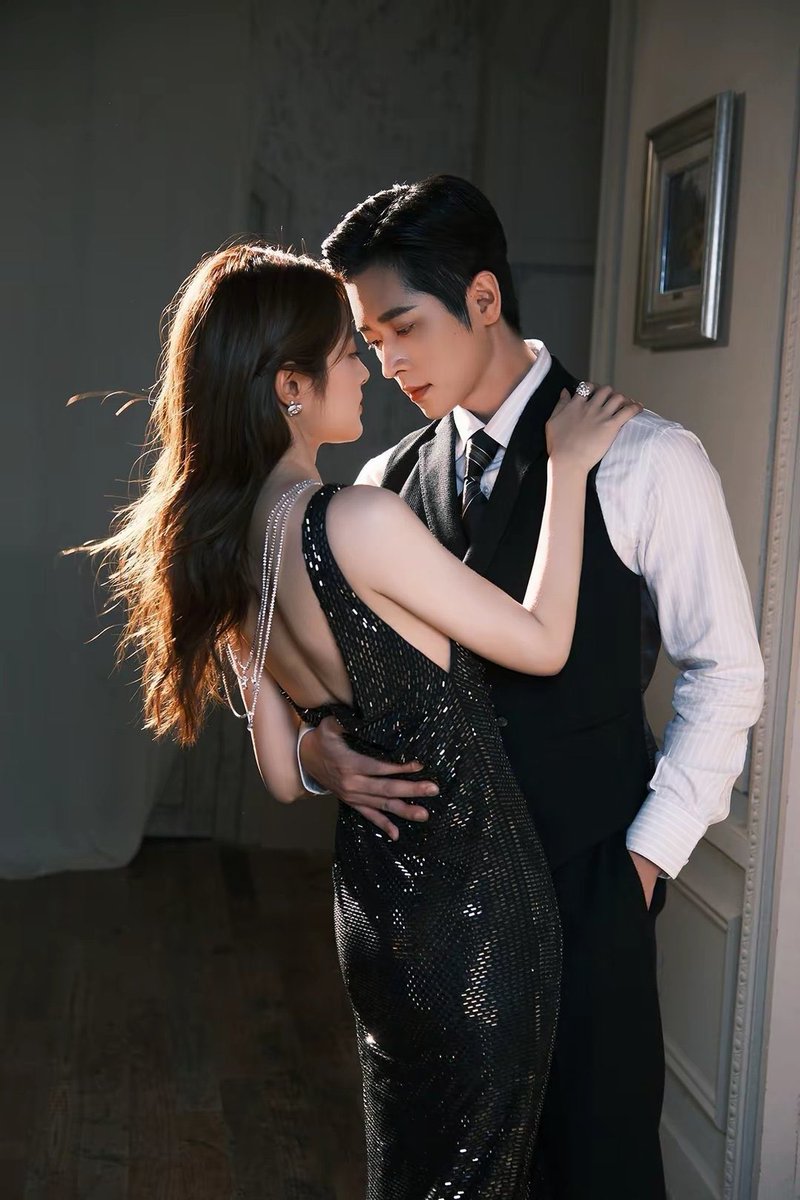 roadtohengdian's tweet photo. so we all agree that this insane visual chemistry deserves a modern drama reunion ASAP? https://t.co/qukZm12mMd