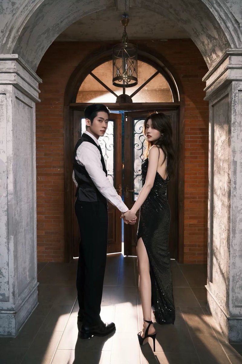 roadtohengdian's tweet photo. so we all agree that this insane visual chemistry deserves a modern drama reunion ASAP? https://t.co/qukZm12mMd