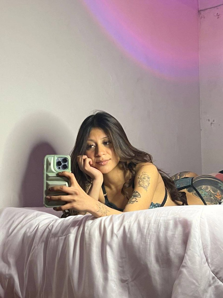 itsabbyshina's tweet photo. would you say hi or keep scrolling? 👀 https://t.co/Z9cUMUSonI