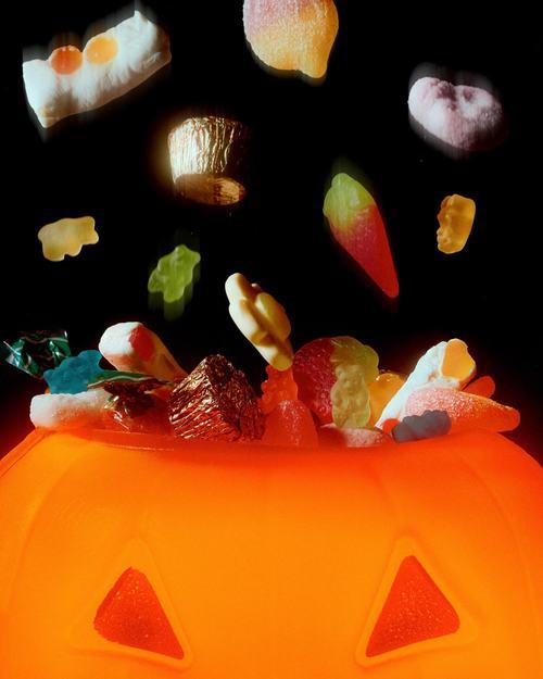 CallAFS's tweet photo. Viral gummies, gourmet caramels and artisanal peanut butter cups to replace your regular drugstore assortment handed out at Halloween. https://t.co/lq3409vDAn https://t.co/lDqH79pK32