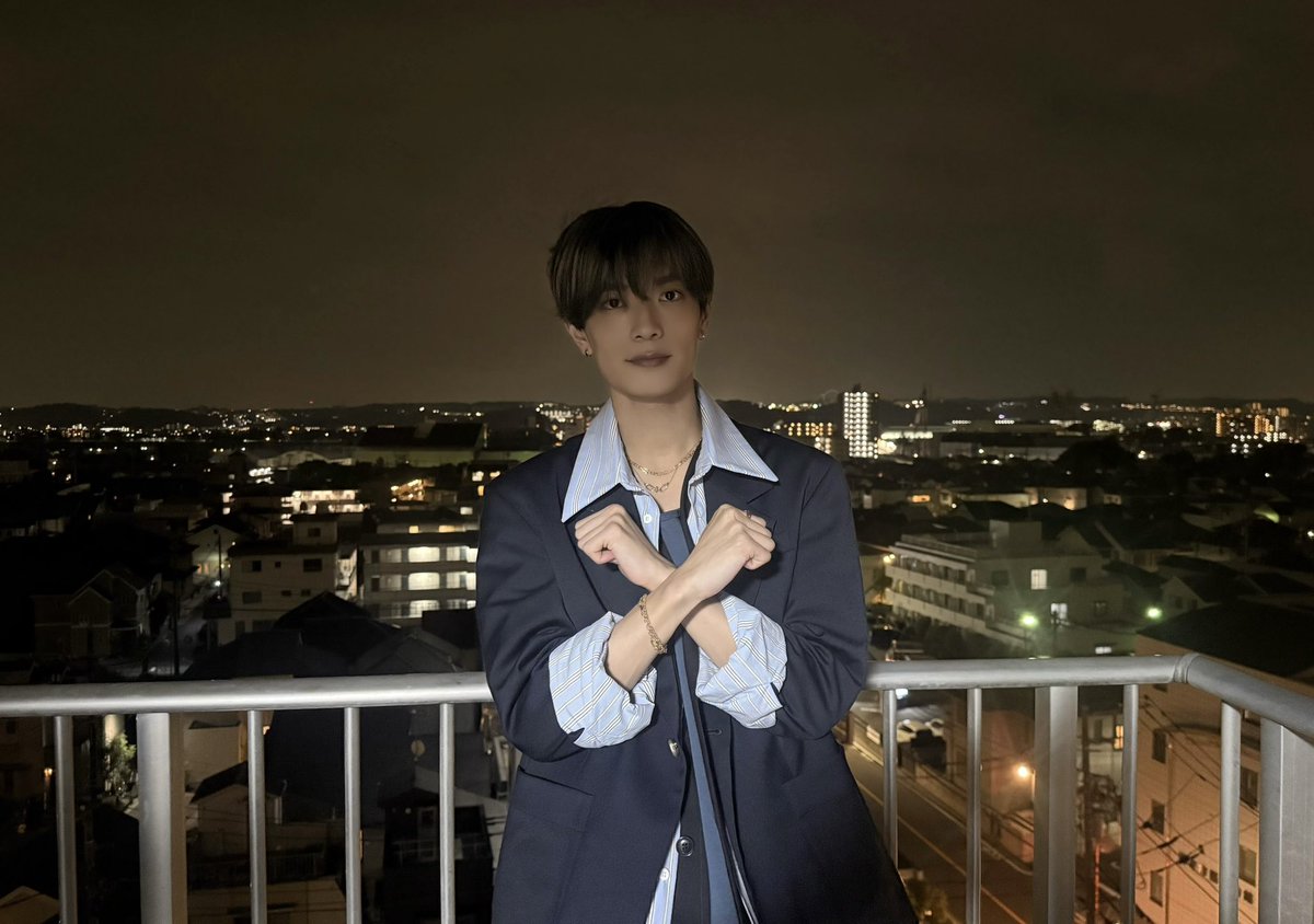 728_Storm's tweet photo. ／
11th Single「#Moonlit」🌙💭
リリースまで、あと【3日】📣
＼

本日の月夜のお供は #高橋恭平 💜📸

各形態に収録されるカップリング曲も
バリエーション豊かな楽曲が揃いました🎼✨

お気に入りの楽曲をぜひ見つけてください🎧

CDご予約はこちら💿
▶︎ https://t.co/i3WePmNhXq

「Moonlit」Music Video🎥
▶︎ https://t.co/C4IV2LQkGn

#なにわ男子