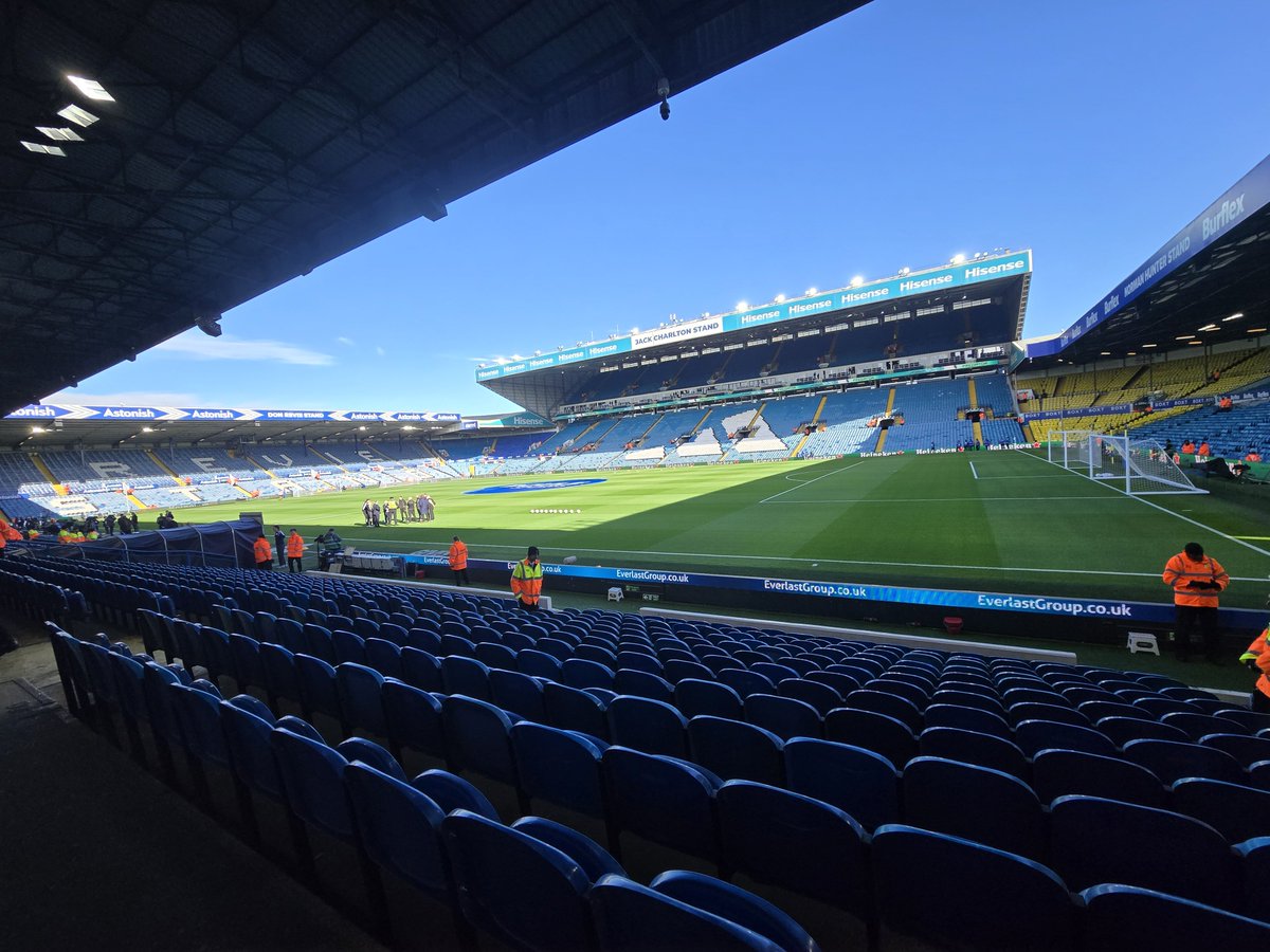 bennymufc's tweet photo. Zayden has arrived at Elland Road. Come on Reds ๐พ๐ช #MUFC #LEEMUN #PremierLeague #EllandRoad #ManchesterUnited #ManUtd #PL https://t.co/MObnfVqQG5