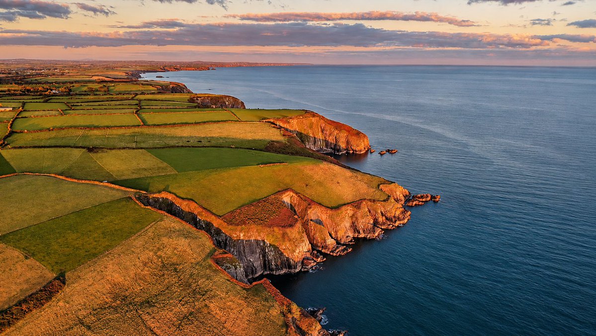 patrickkenealy's tweet photo. Over Ballyvoile, Co Waterford at sunset last night. @AimsirTG4 @barrabest @deric_tv @DiscoverIreland @discoverirl @Failte_Ireland @welovewaterford @VisitWaterford @WaterfordPocket @WaterfordGrnWay @GoToIreland @DungarvanTIO @GoToIrelandUS @TourismIreland @ancienteastIRL https://t.co/UflT6CjajH