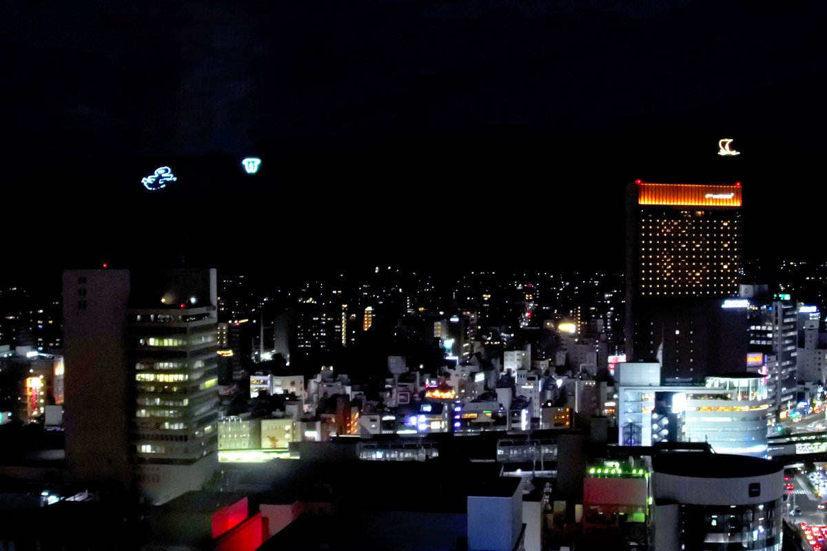 hidekicyberjack's tweet photo. 夏の終わりに Night Walk on Sannomiya 三宮元町
週末の仕事帰りに スナップを撮りながら夜の街のにぎわいを見るのが好きです。
#Nighitwalk #sannnomiya #motomachi #Beautifulcity #kobe #Nikon1J5 https://t.co/LIGKoyRdXd