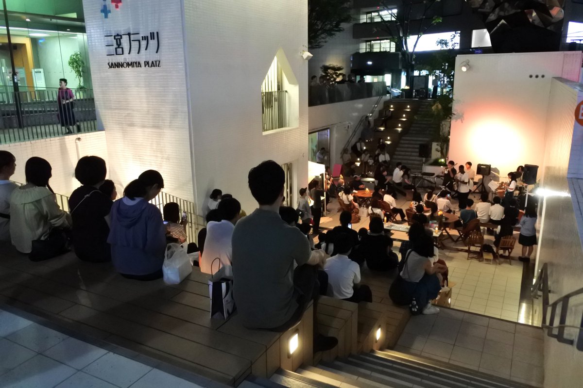 hidekicyberjack's tweet photo. 夏の終わりに Night Walk on Sannomiya 三宮元町
週末の仕事帰りに スナップを撮りながら夜の街のにぎわいを見るのが好きです。
#Nighitwalk #sannnomiya #motomachi #Beautifulcity #kobe #Nikon1J5 https://t.co/LIGKoyRdXd