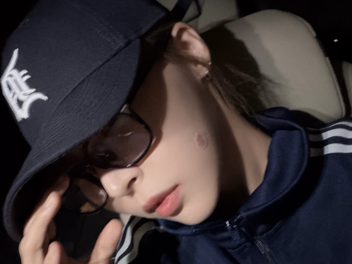 eclipsebbl's tweet photo. 7:00PM KST 🐹💭 https://t.co/KEpTtrHC6E