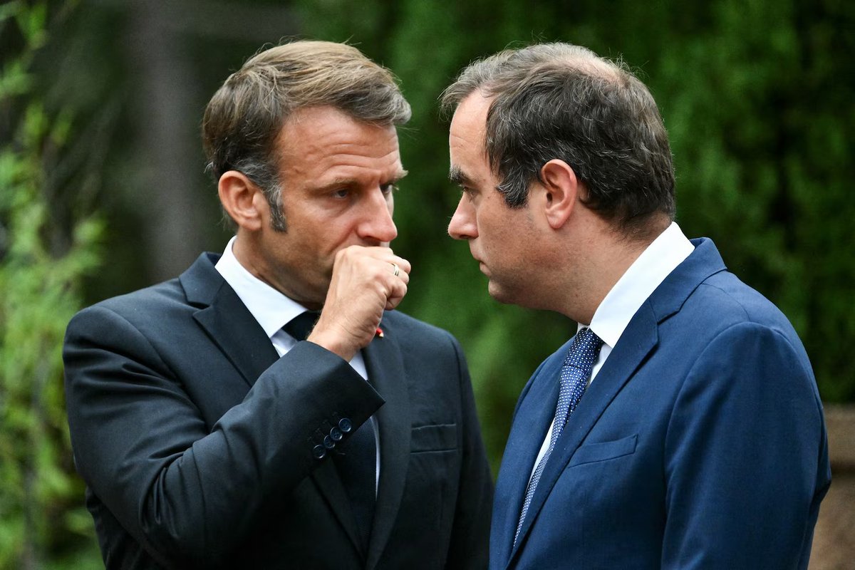WinamaxSport's tweet photo. - Ils reviennent Sébastien. Pour la deuxième fois de la semaine, ils viennent s'en prendre à moi. 
- Les pillages continuent le 18 octobre, Monsieur le Président ?!
- Non, je parle du milieu Abdelli - Nnadi - Gomes. https://t.co/8i6EkV3NyO