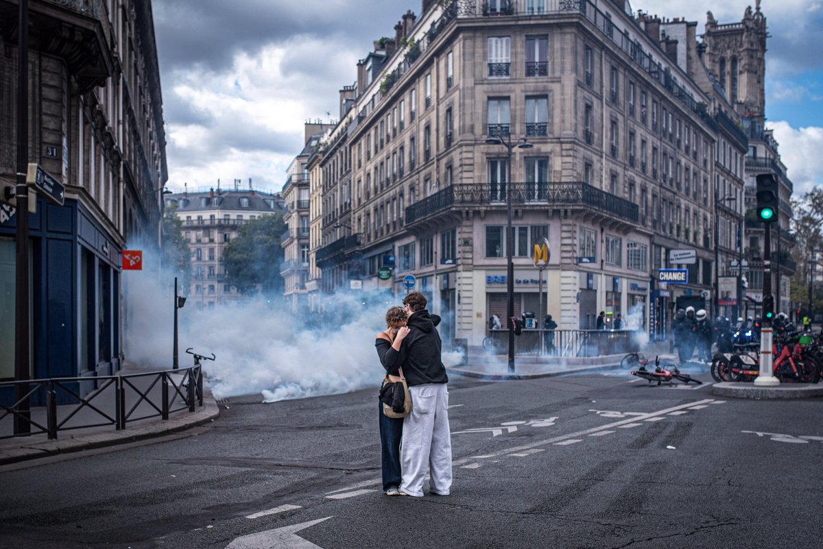Laurent_Gayer's tweet photo. Paris en émoi.

#17octobre https://t.co/Db3NNkN1pg