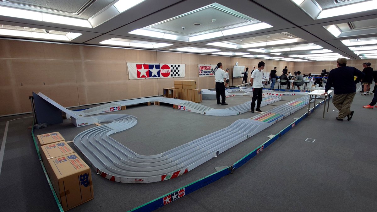 pc_hn's tweet photo. ホビスク参戦の皆様、お疲れ様でした。
3月のレースで大器の片鱗を見せたMEシャーシをリニューアルする形で臨みましたが、キレのある速さと安定感には本人が一番驚いています。ただ、今日はファントム登りが…ファントム登りだけが…。美味しいハンバーグを食べ、フクイサウルスを買って帰りました。 https://t.co/RGXyH3Rezg