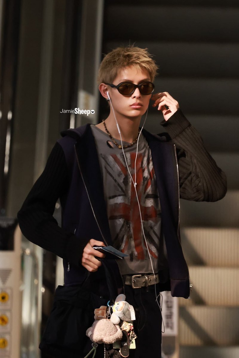 zhaoyufairy's tweet photo. james u da real fashion icon https://t.co/SDVl2W9F8i