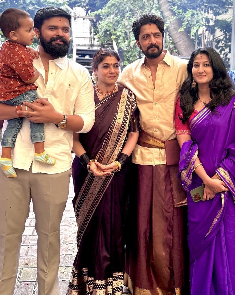 malursudeepsene's tweet photo. ಪ್ರೀತಿ, ನಂಬಿಕೆ, ಬಂಧ... 25 ವರ್ಷಗಳ ಈ ಸುಂದರ ದಾಂಪತ್ಯದ ಪಯಣ ಹೀಗೆಯೇ ಸದಾ ಇರಲಿ 🙏

25ನೇ ಮದುವೆ ವಾರ್ಷಿಕೋತ್ಸವದ ಹಾರ್ದಿಕ ಶುಭಾಶಯಗಳು @KicchaSudeep ಅಣ್ಣ @iampriya06 ಅಕ್ಕ 👩‍❤️‍👨

ನಿಮ್ಮ ಜೋಡಿ ಸದಾ ಹೀಗೇ ನಗುನಗುತ್ತಾ ಇರಲಿ ❤️

#KicchaSudeep #25YearsOfTogetherness #SandalwoodCouple #MalurSudeepSene https://t.co/icqLeLGooI