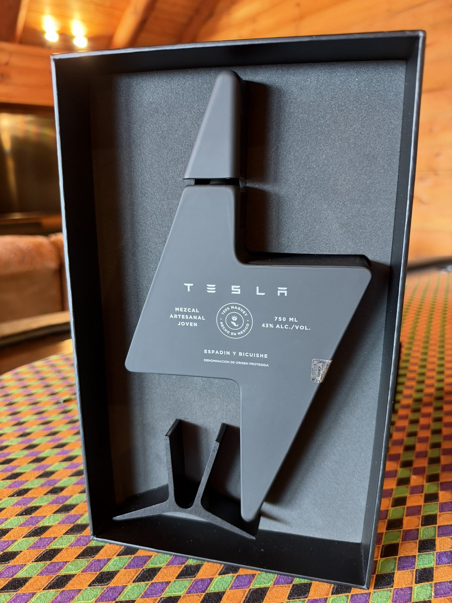 DragTimes's tweet photo. Tesla Roadster Tequila signed by Franz https://t.co/bsg3j38w7J