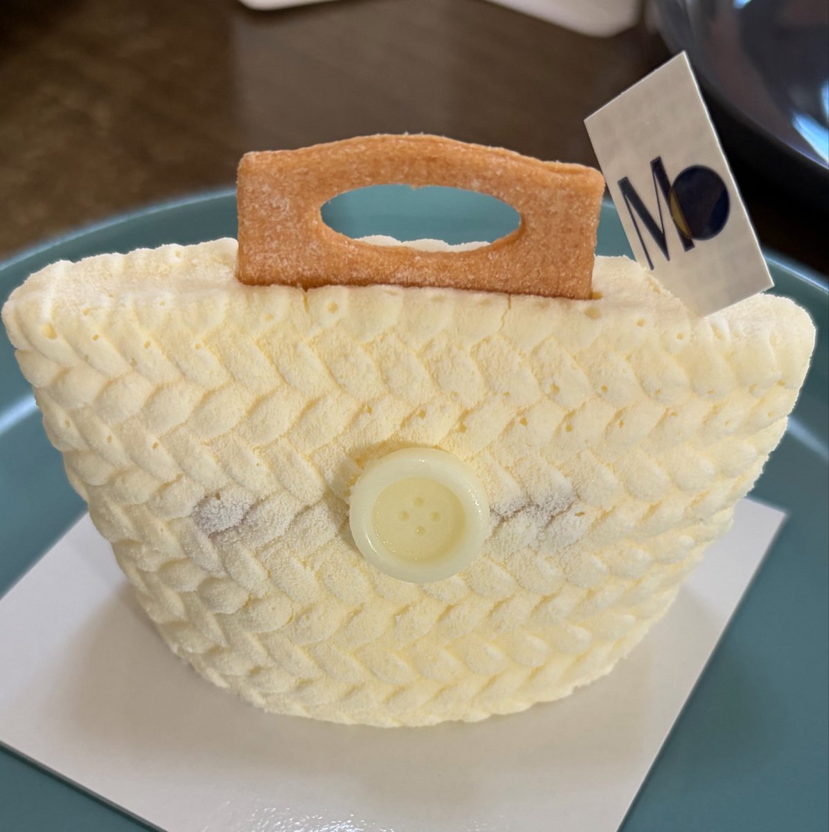 3i2su's tweet photo. お洒落ケーキ食べた🤤 https://t.co/7IsLtqTSO7