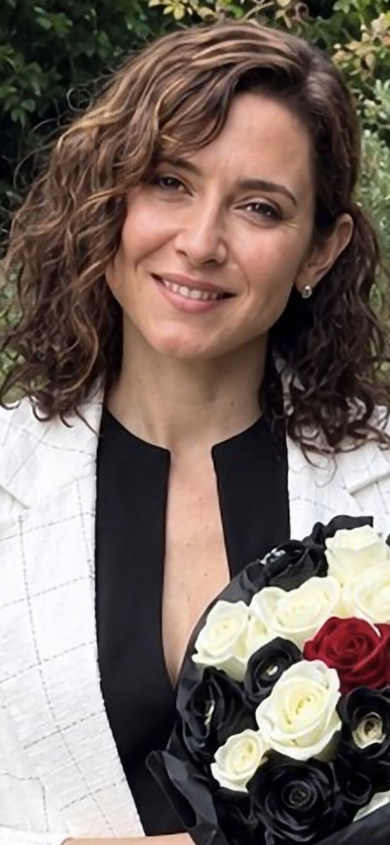 Tanoterapia's tweet photo. Quien ha criticado su look, no hablaba de ella, hablaba de sus propias inseguridades.

Guapa a rabiar. https://t.co/Cf9ERc56Sb
