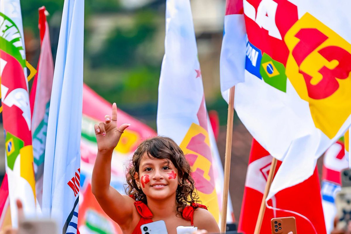 finc0's tweet photo. Na dúvida, fique do lado de quem cuida, protege e colore de esperança o futuro das crianças, não de quem diz sentir que “pintou um clima”. Porque proteger nossas crianças é compromisso ético com a vida, a dignidade e o futuro.
QUEM AMA O FUTURO, CUIDA DA INFÂNCIA. 
@LulaOficial, o candidato da democracia e do cuidado. LULA REELEITO. 🇧🇷
