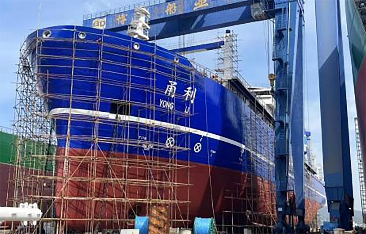 ECOWARRIORSS's tweet photo. China launches yet another mega Krill fishing ship
The Yongli, which is 140 meters long, has a designed daily fishing capacity of 1,000 tons
Taking food from starving whales penguins and birds in Antarctica 
Krill also huge carbon sequesters 
https://t.co/fJNeAa1z6f https://t.co/ZIJ9Rlnoyu