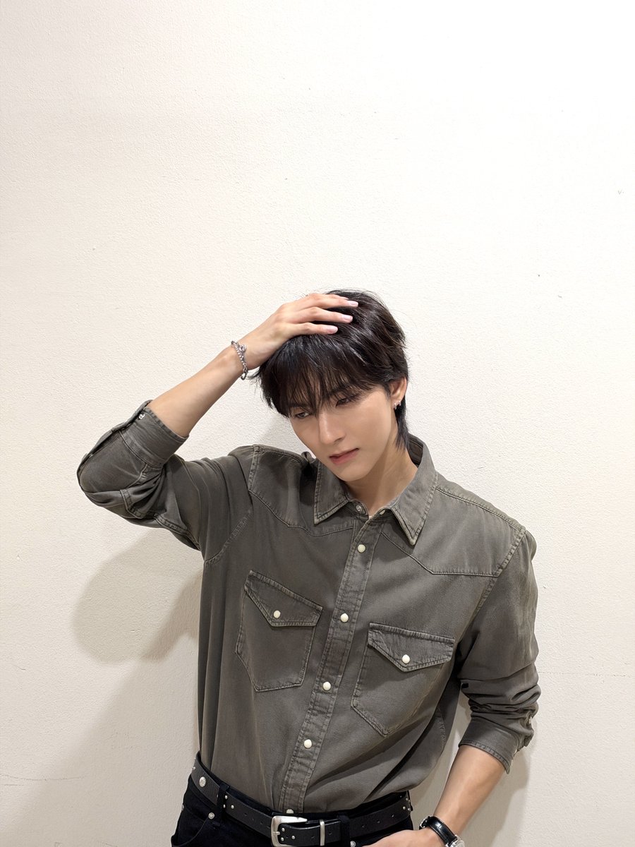 linlxndez's tweet photo. หล่อเหลาเอาการ เเอคอ้าดสะม้าดด้อก ชั้นรักตี๋สุดหล่อขายาวเเปดเมตร https://t.co/HS5XrNxO3P