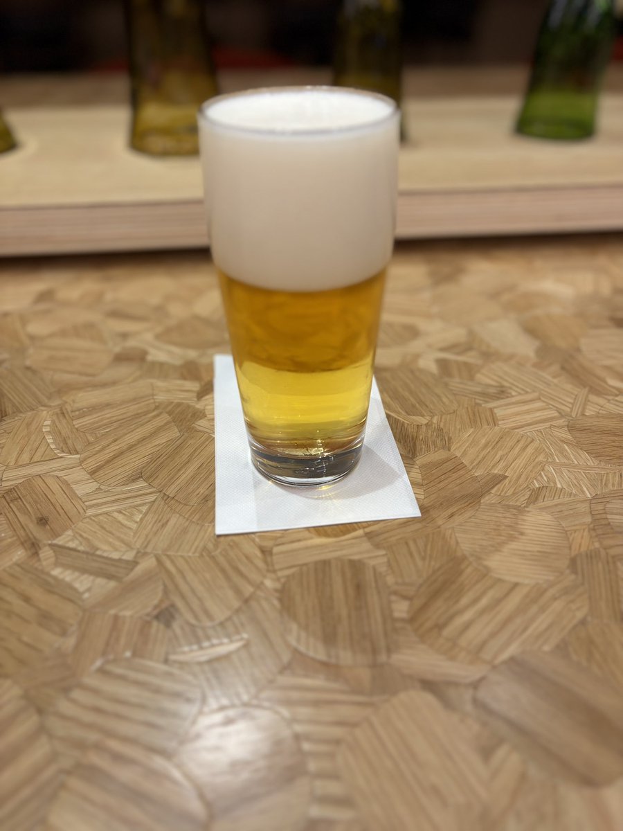 enkaizuki's tweet photo. ㊗️デビュー飲み🍺（泡多し）
美味し❣️ https://t.co/LznI9hecS1