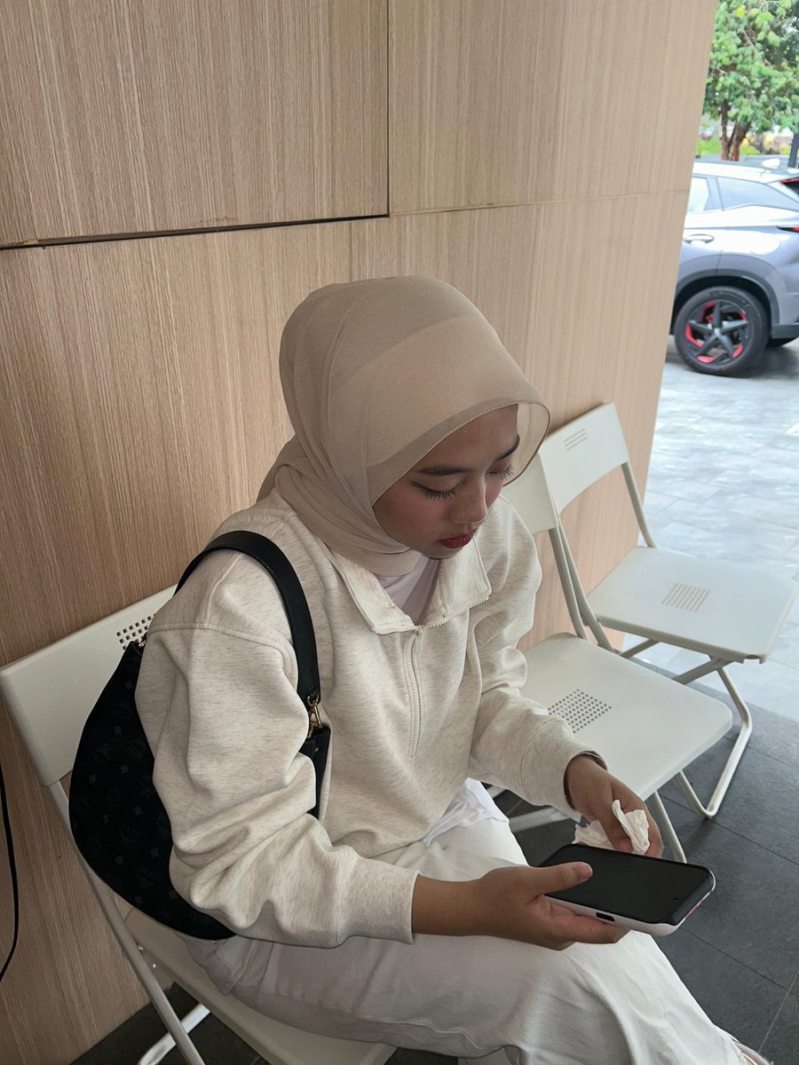 heylisaaaa_'s tweet photo. I’m 23 everybodyyyy https://t.co/SMYeid914I
