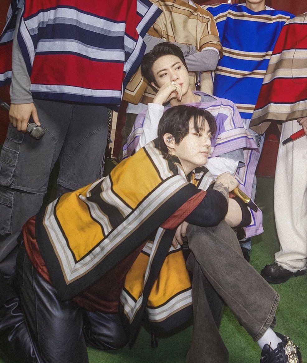 jungkooksprite's tweet photo. The hit the second tower https://t.co/oRURBVQs7D