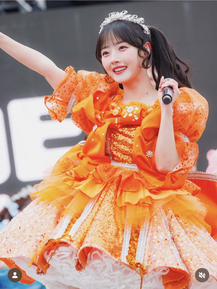 Yugorilla43's tweet photo. ライブえみの笑顔と顔が好きすぎる🧡💭笑瑠ちゃんの笑顔が眩しいです✨️可愛いライブえみあれば欲しいです(⋆ᴗ͈ˬᴗ͈)”
 #川本笑瑠 #えみるがみるの https://t.co/GyEzWVc9wa