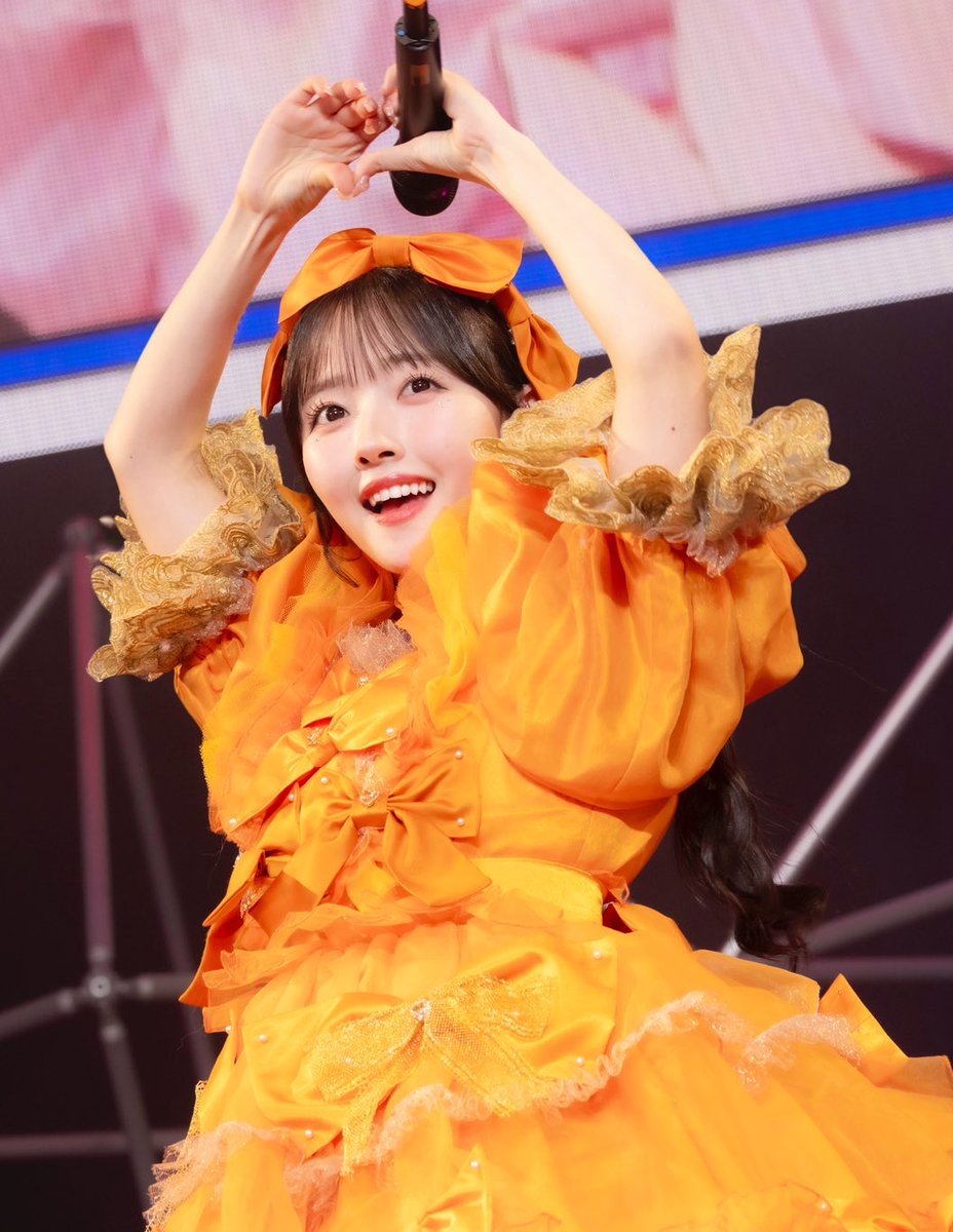 Yugorilla43's tweet photo. ライブえみの笑顔と顔が好きすぎる🧡💭笑瑠ちゃんの笑顔が眩しいです✨️可愛いライブえみあれば欲しいです(⋆ᴗ͈ˬᴗ͈)”
 #川本笑瑠 #えみるがみるの https://t.co/GyEzWVc9wa