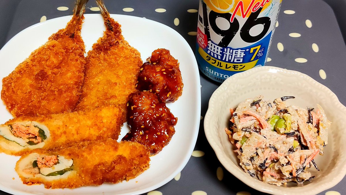 mimi8712hs's tweet photo. 今日の体重は57.7kg（+0.4）
生理きたからキラキラ期に期待！✨

仕事終わって帰ったら母がお惣菜いっぱい置いてくれてて揚げ物ばっかりって思ったけど誘惑に負けてありがたく食べることにした😊 https://t.co/qXHmRwQnWY