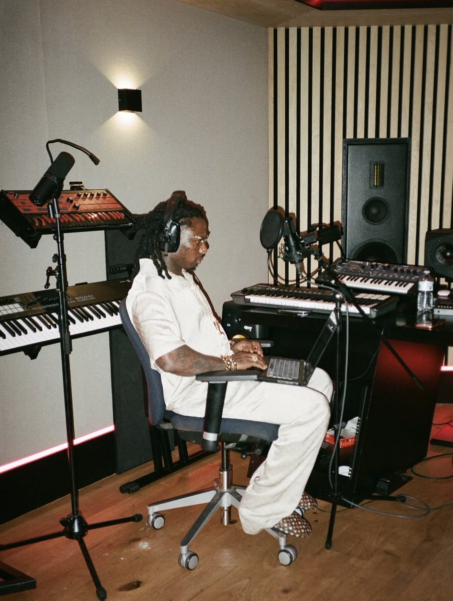 giran_republic's tweet photo. back in the stu. 🎙️ https://t.co/4R8bZ5PUuw