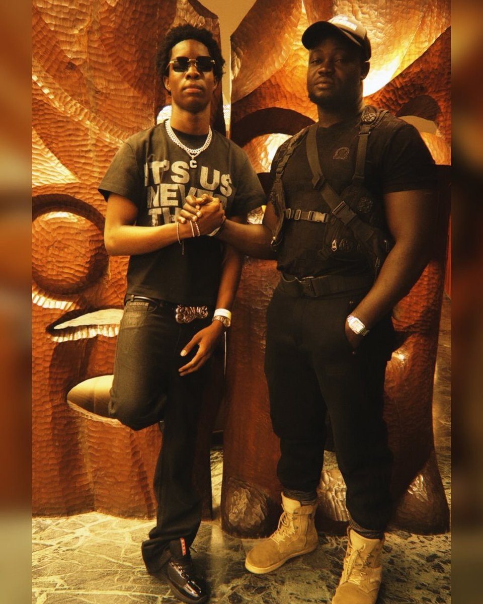 Elozino__'s tweet photo. Champz outside for Dave last night at the National Theatre Lagos 🇳🇬 https://t.co/2B8VDzCRoO