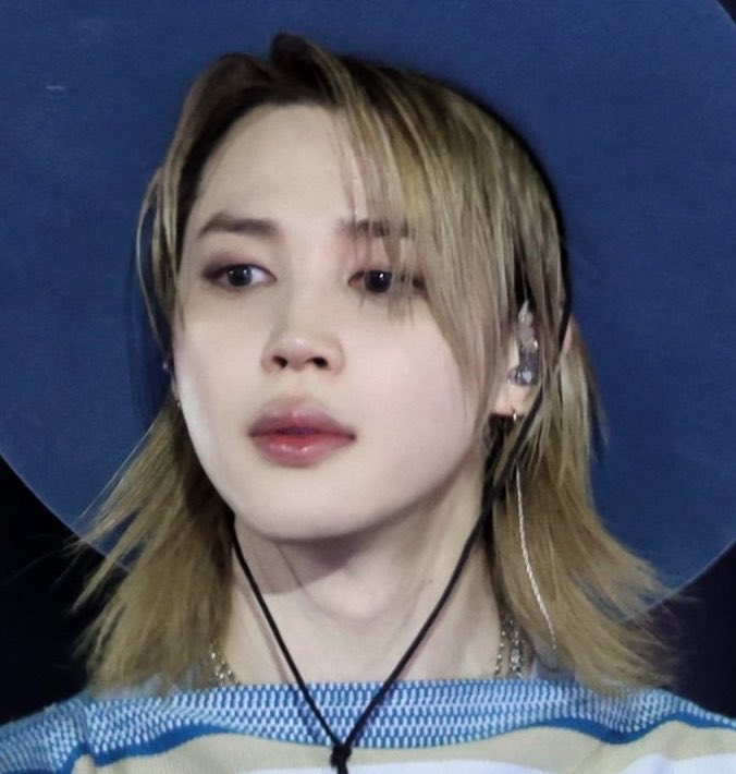 dollfolders's tweet photo. love when his lips look extra poutier than usual https://t.co/ZNn7nQaO8q