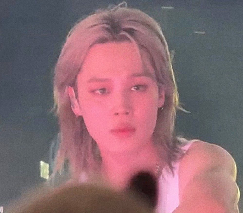 dollfolders's tweet photo. love when his lips look extra poutier than usual https://t.co/ZNn7nQaO8q