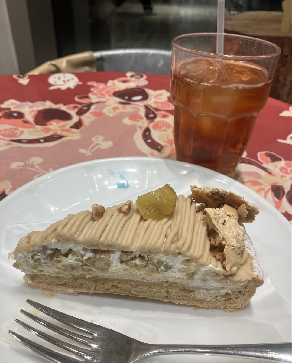 _mFOLFOX6's tweet photo. 良かったけど結局疲れたわ…
帰ったら洗濯畳んで、明日のごはん作らなあかん　弁当の色々とか😢男の人は何もしなくていいから羨ましいわ　気が向いた時だけしたらいいんやし感謝もしてもらって…
35e Anniversaire 熊本県産“利平栗”のモンブランタルト食べた
やっぱ美味しかった🤩✨ https://t.co/9WPJbPqwpK