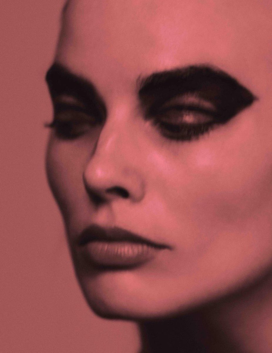 MargotRMedia's tweet photo. Margot Robbie for V Magazine (2020) https://t.co/U2DLsraPCQ