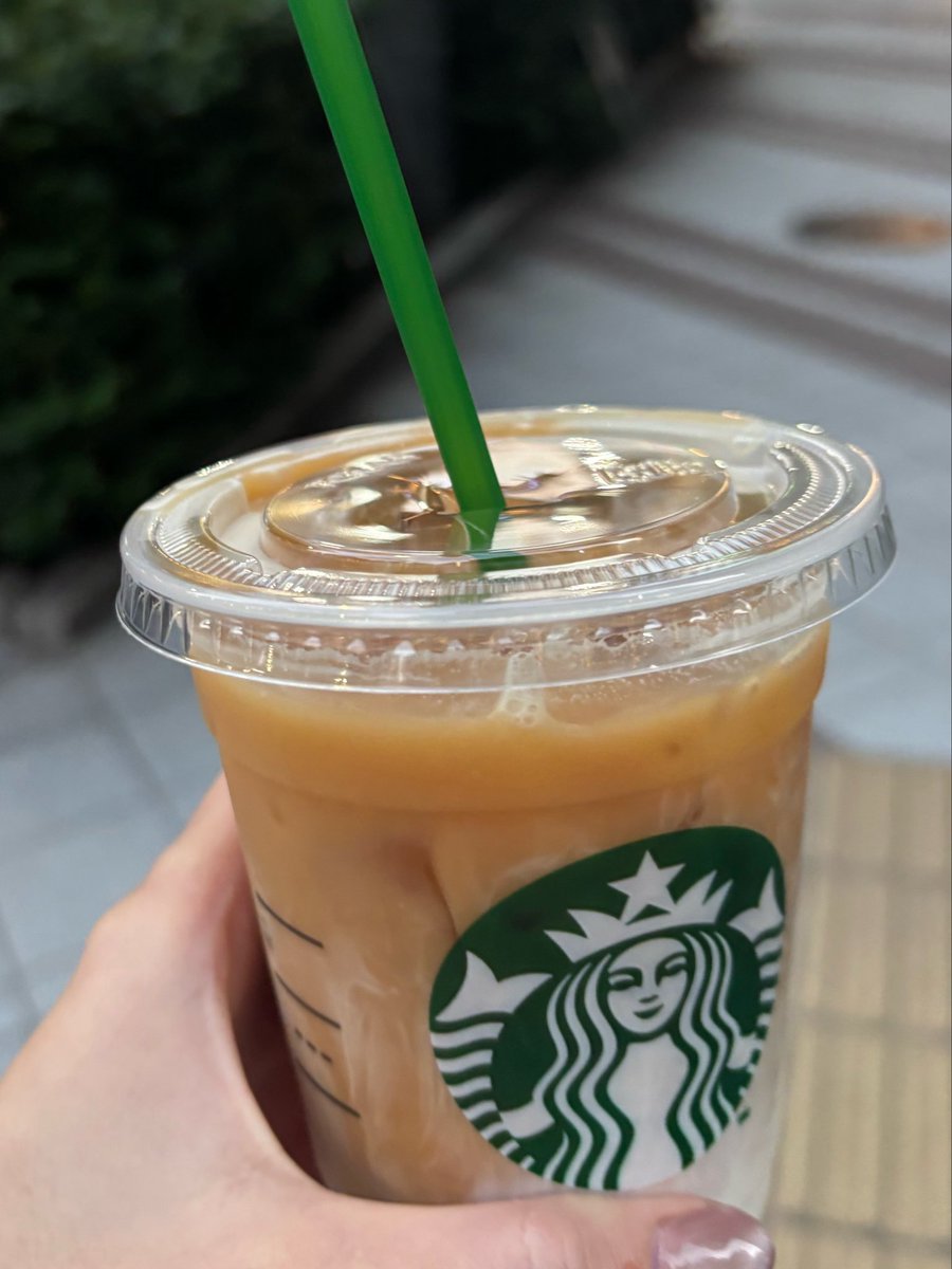 g56ud's tweet photo. スタバのビタークリームコーヒー最近飲み始めたんだけどなんでこんなに美味しいん？ https://t.co/V6PIq9aPRZ