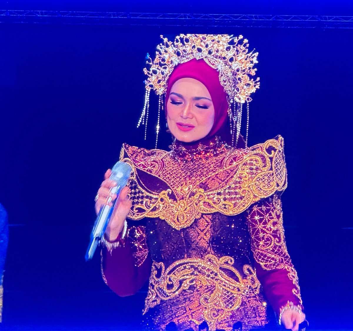 _RENjer's tweet photo. Cantik betul TokTi. https://t.co/Upv2CHXwKL