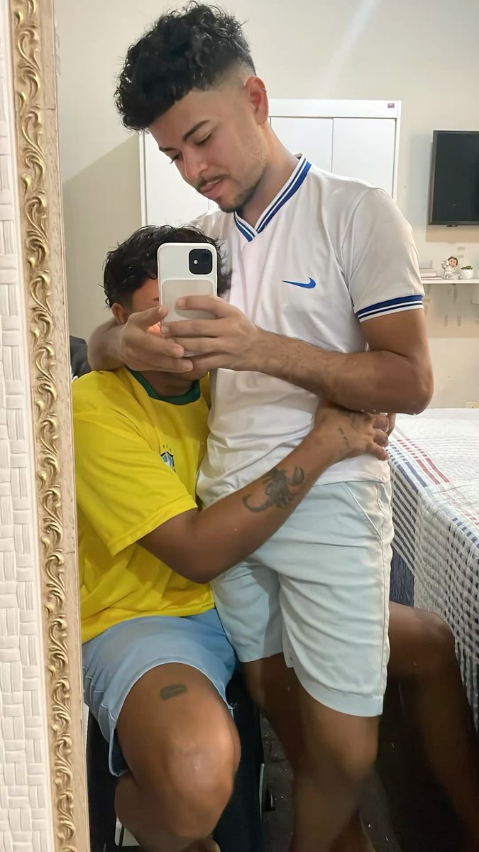 tb_hq1's tweet photo. Gay dating group chat available check bio to join 🏳️‍🌈🙃 https://t.co/NZAkXHKquf